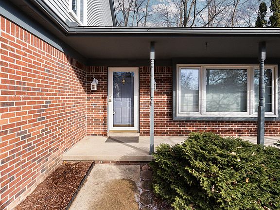 5th image of 8109 Lake Crest Dr