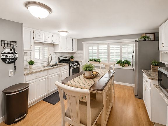 4th image of 1600 W Spring St #8