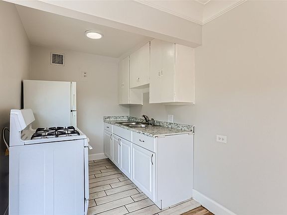 3rd image of 1475 Cherry St #205
