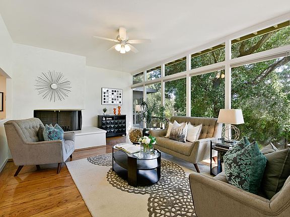 4th image of 1040 Lakeview Way