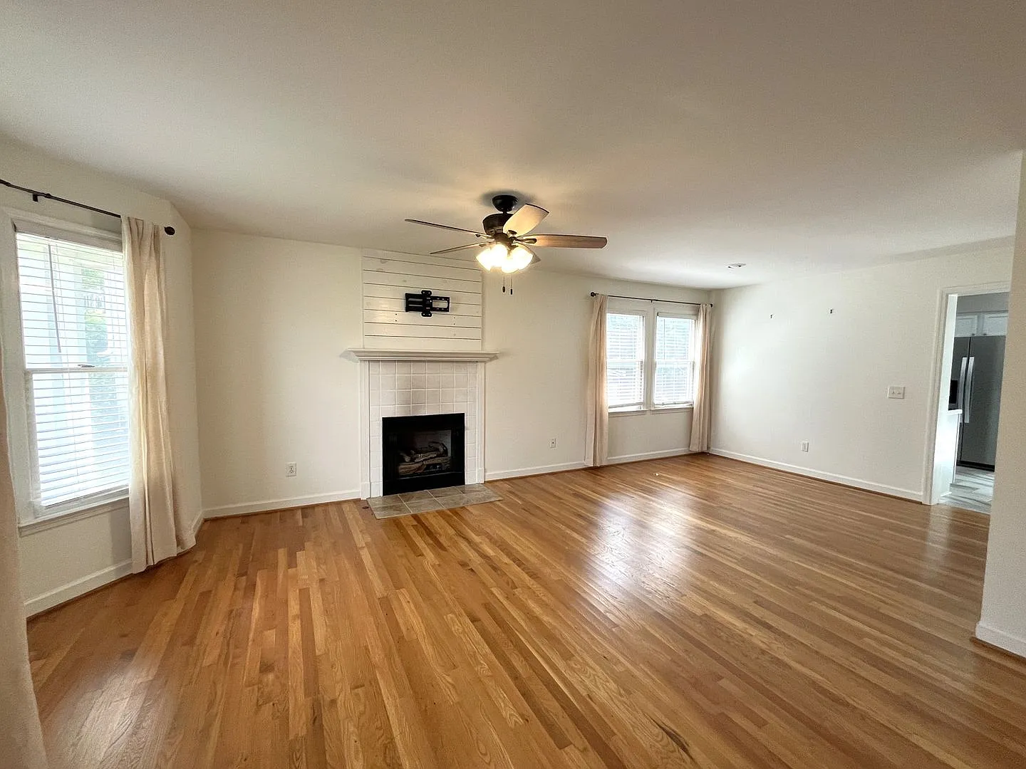 Excellent 2 Bedroom Home in the Nations! — Photo 4