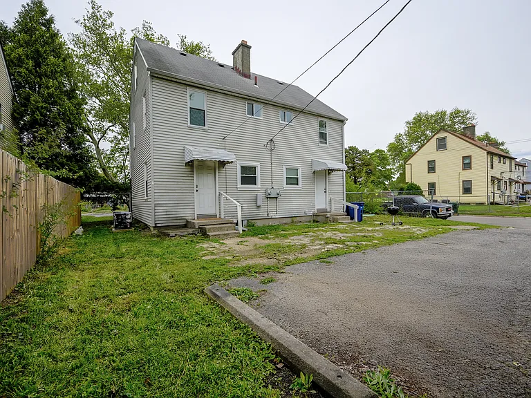 2093-2095 W Mound St — Photo 15