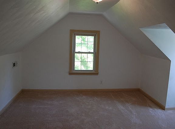 5th image of 8721 Meadow Brook Ln