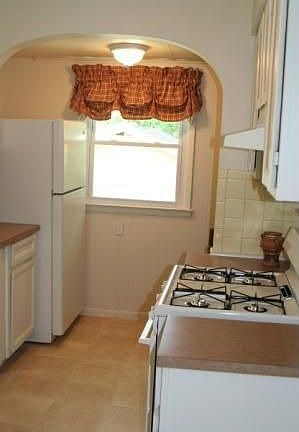 Kitchen - new fridge/ stove