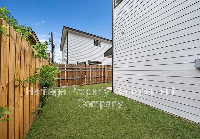 323 Gabriel #1-unit 201 — Photo 30