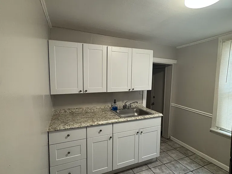 417 Porter St — Photo 1