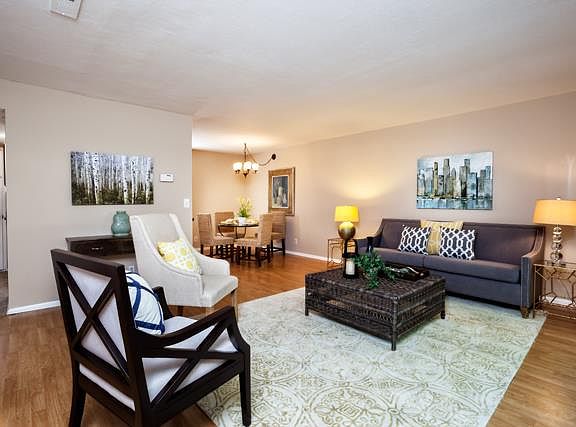 3rd image of 212 Red Oak Dr E #C