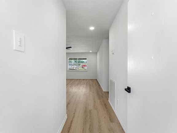 5th image of 16215 Dunman Ln