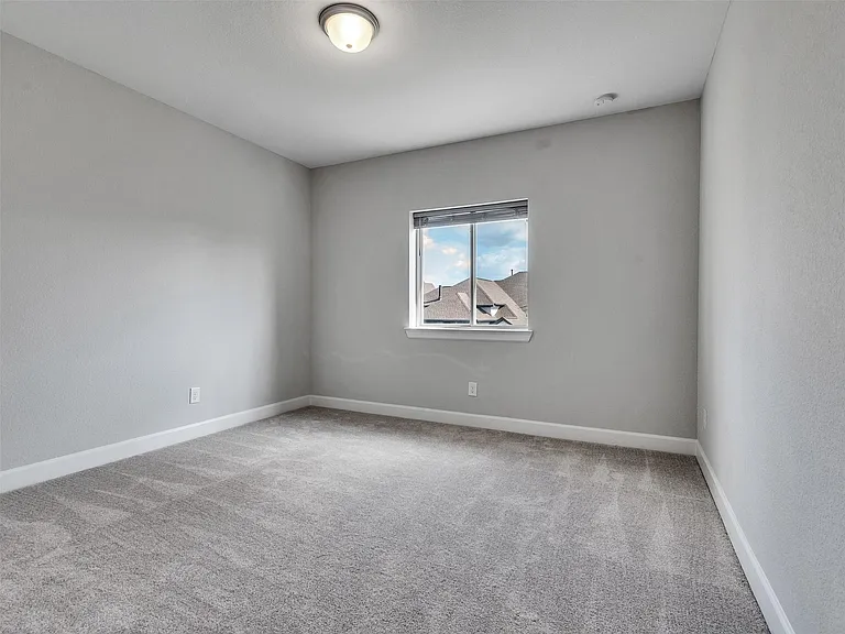 32212 Highwood Green Ln — Photo 36