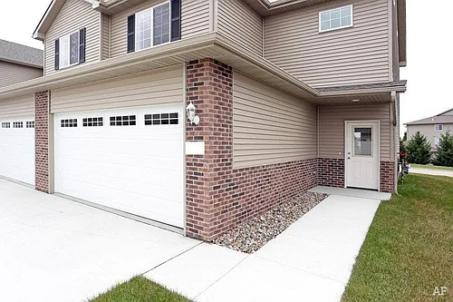 808 SE 10th Ln Photo 1