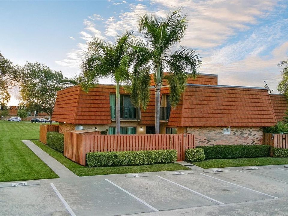 1st image of 2566 Lakeview Ct
