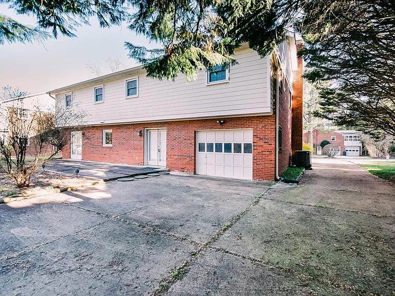 6226 Hardy Dr — Photo 33