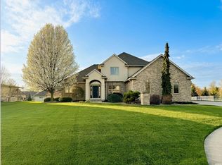 1209 Saint Andrews Pl, Auburn, IN 46706