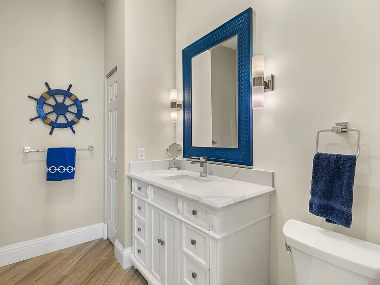 500 L Ambiance Cir #202 — Photo 28