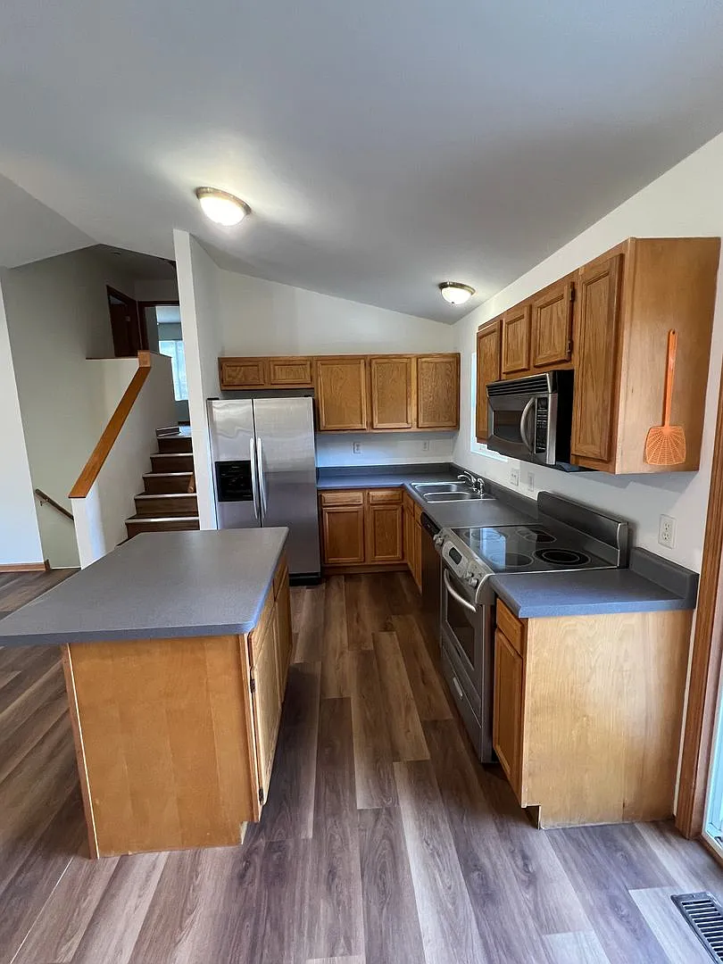 Charming Tri-level In Bristol - Lake George — Photo 4