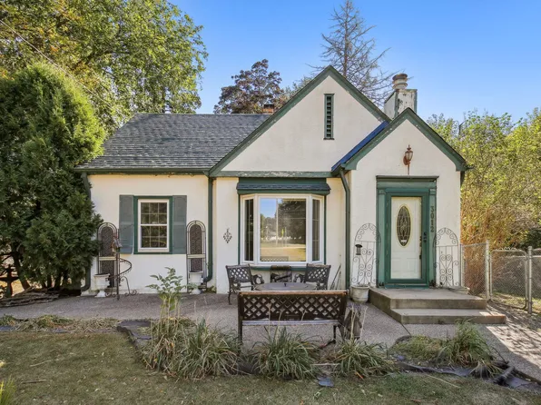 3012 Old Highway 8, Roseville, MN 55113