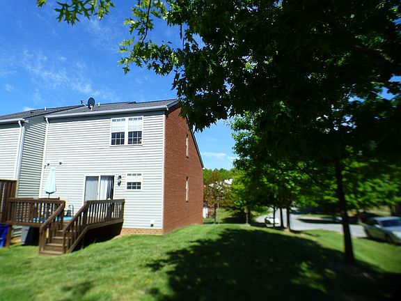 3rd image of 105-105 Blue Leaf Dr