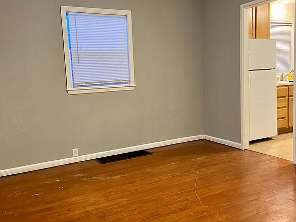 2nd image of 901 Cleary Ave