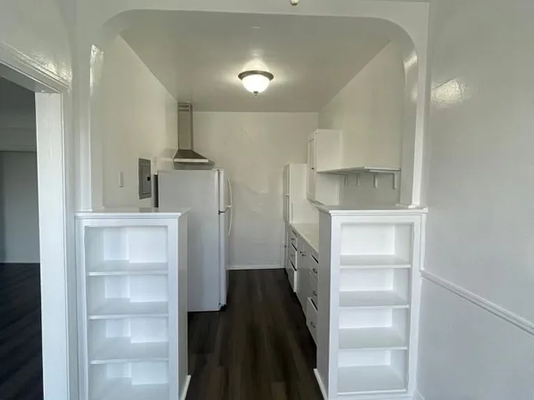 138 S Berendo St — Photo 17