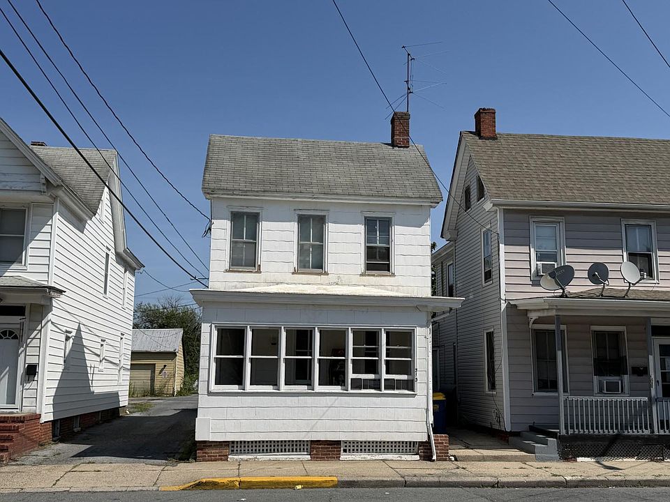 1st image of 313 W Division St
