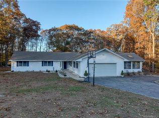 6 Overlook Dr, Waterford, CT 06385