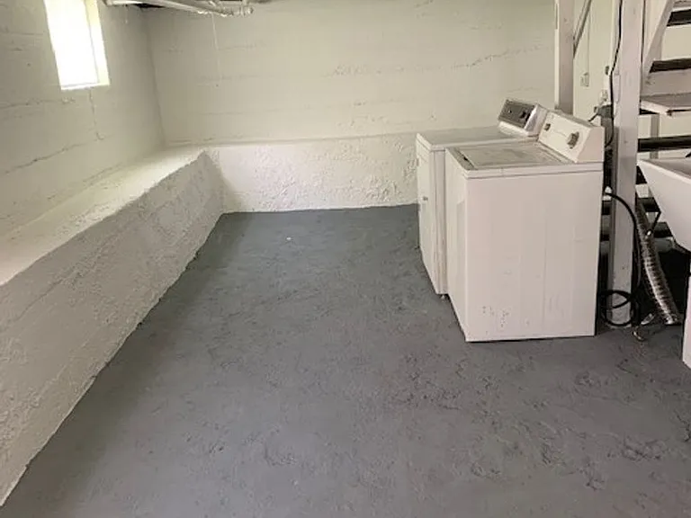 748 Crescent St NE — Photo 18