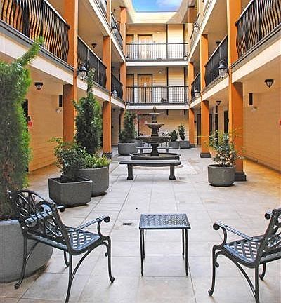 4th image of 840 NE 125th St APT 301