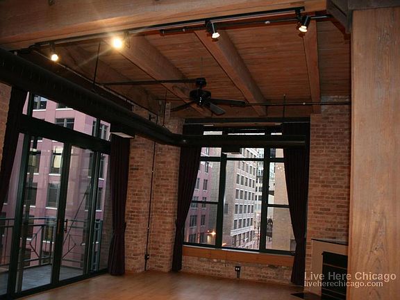 3rd image of 701 W Jackson Blvd APT 403C