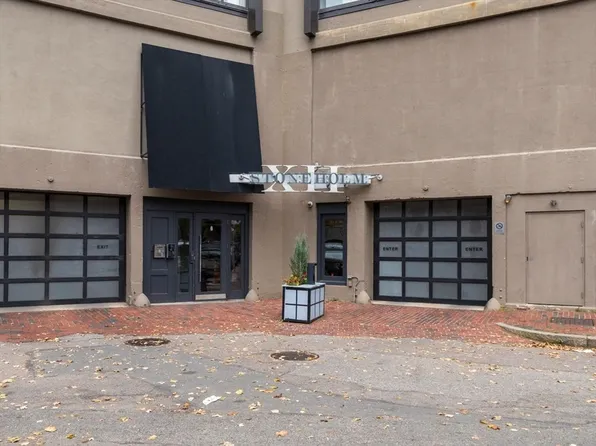 12 Stoneholm St Ph 1, Boston, MA 02115