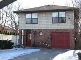 52 Smith St, Deer Park, NY 11729