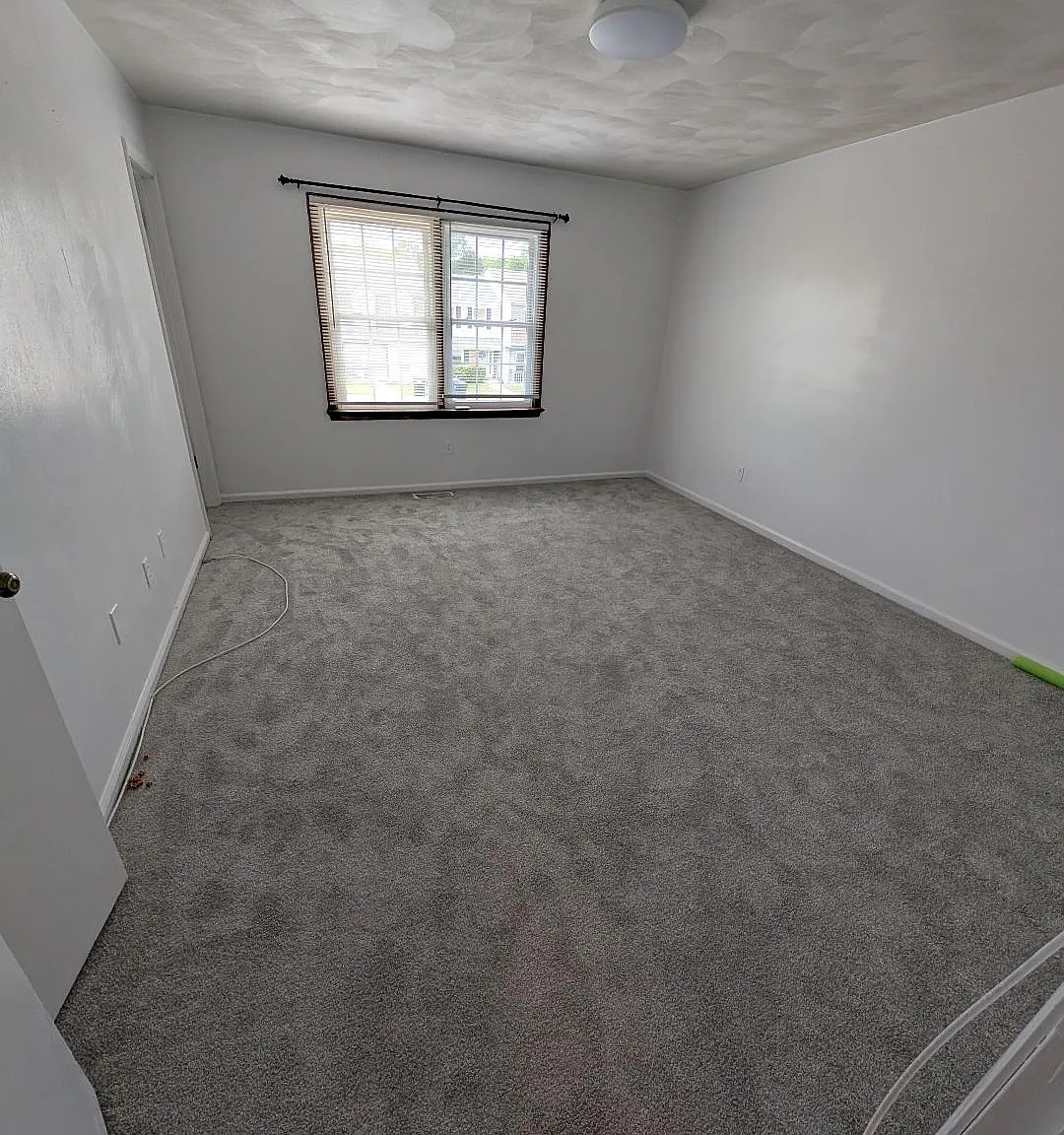3 bed, 2.5 bath, 1496 sqft, $2,100 — Photo 4