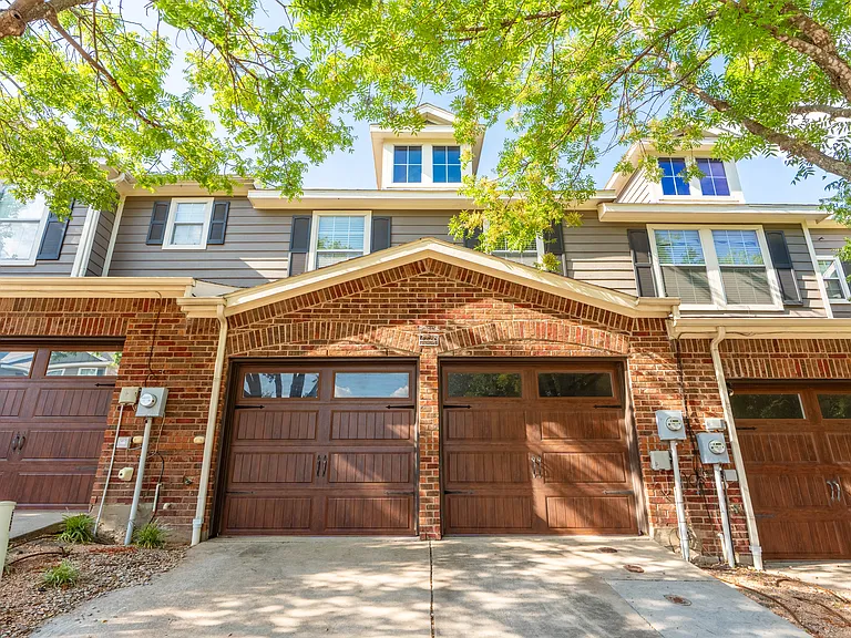2228 Stonepark Pl — Photo 2