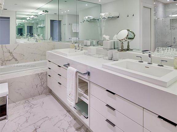 5th image of 19222 Fisher Island Dr #19222