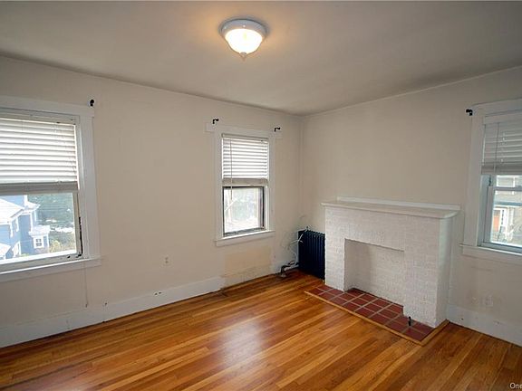 4th image of 139 Dubois Ave APT 5