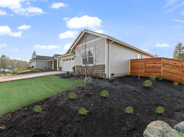 1240 Lighthouse Ln, Brookings, OR 97415