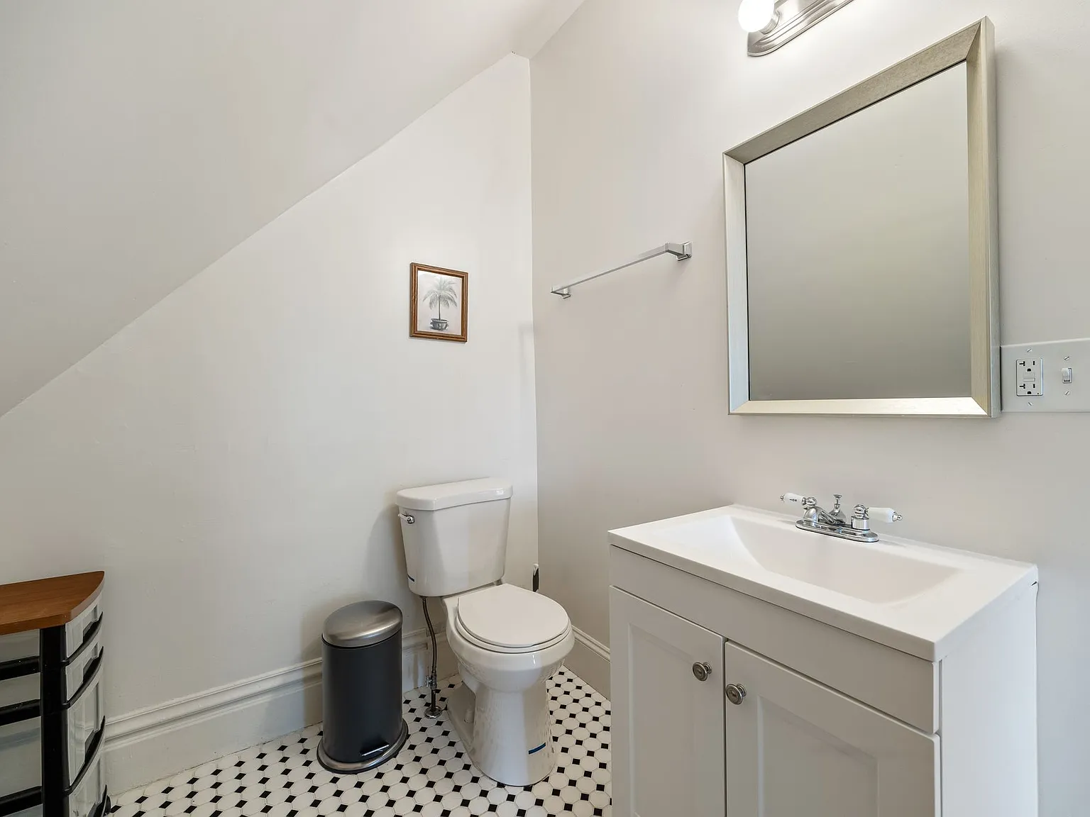 627 Library Pl — Photo 4