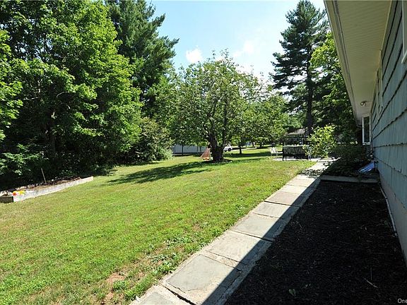 2nd image of 4 Willow Dr