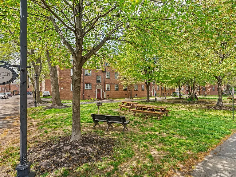 734 N Terrace St — Photo 11