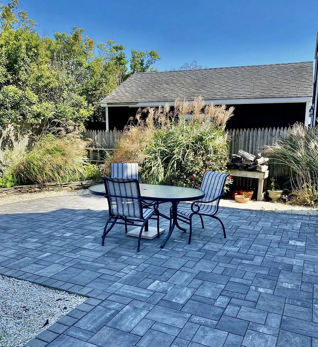 5 bed, 2.5 bath, 2468 sqft, $8,500 — Photo 2