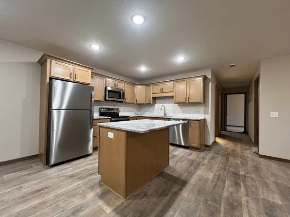 4863 Woodland Park Dr, Eau Claire, WI