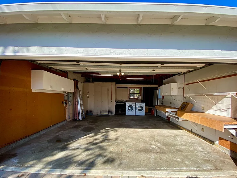 1052 Clark Ave — Photo 28