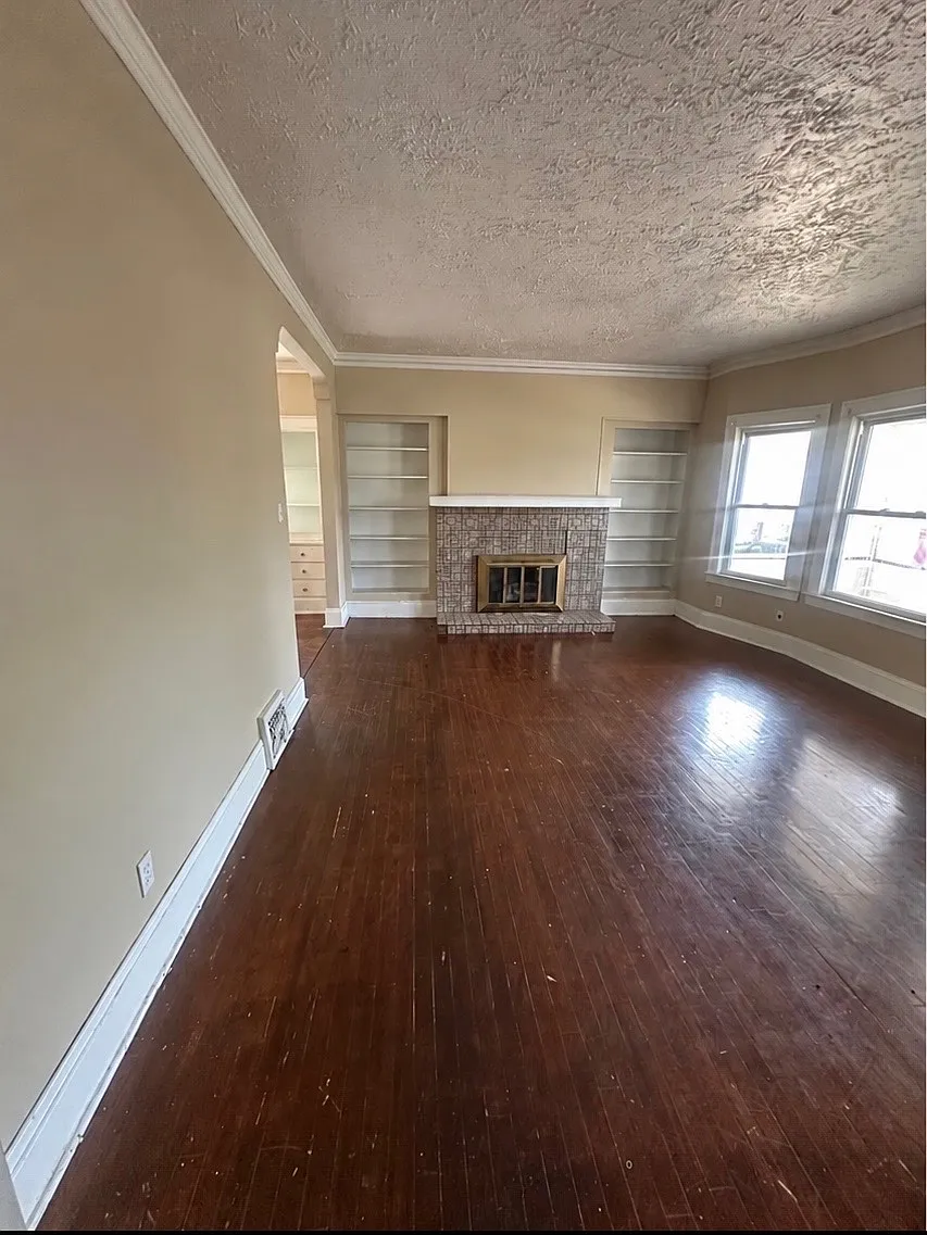 2 bed, $1,200 — Photo 2