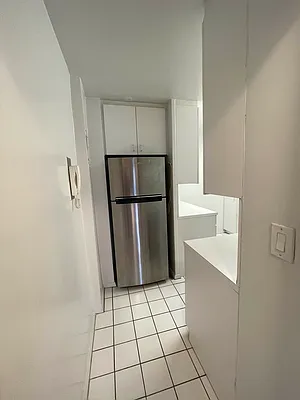 Rented by Bond New York | media 8