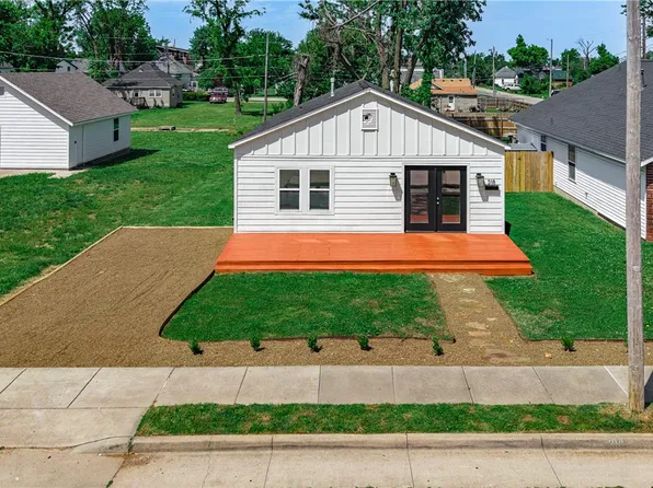 218 N 5th St, Rogers, AR 72756