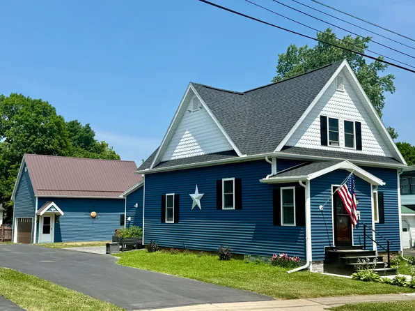 15 Jones St, Malone, NY 12953