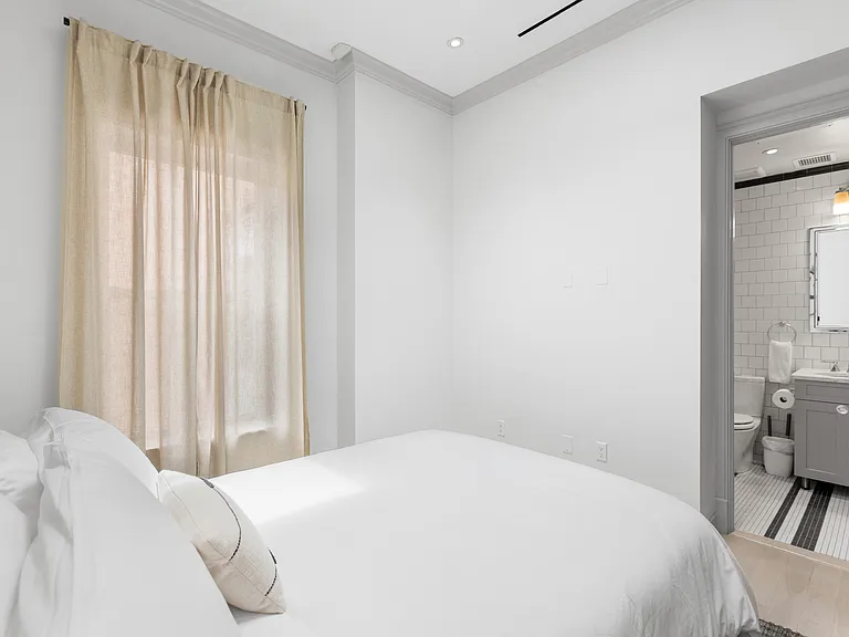 808 Lexington Ave #4 — Photo 27