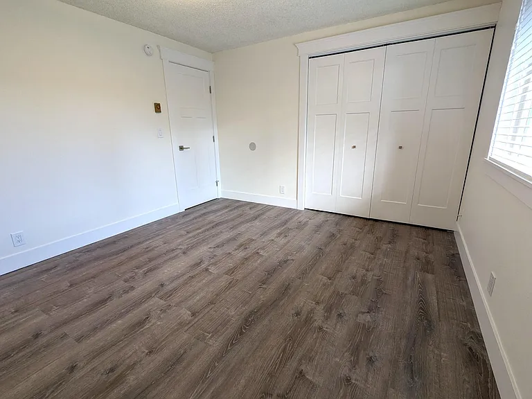 215 SW Kalmia St #D — Photo 14