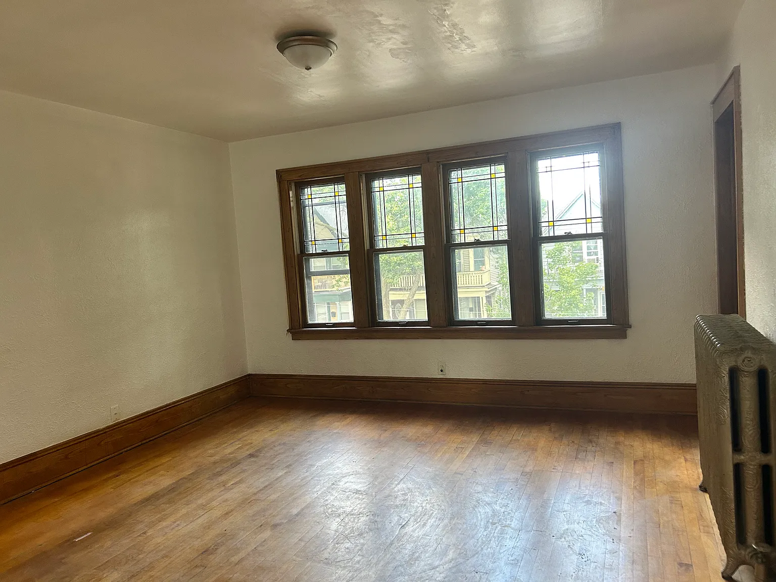 3 bed, $1,100 — Photo 2