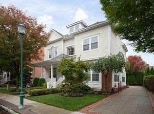 29 Carillon Cir, Livingston, NJ 07039