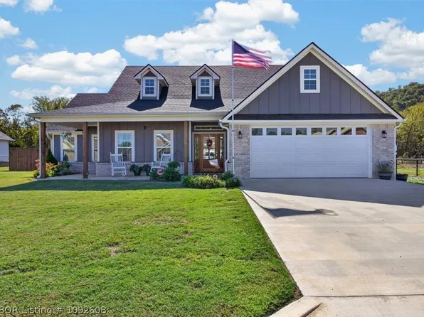305 Nanih Waiya Ln, Poteau, OK 74953